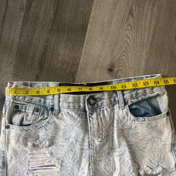 One Teaspoon light wash straight leg distressed patterned denim jeans size 26 - Picture 5 of 6